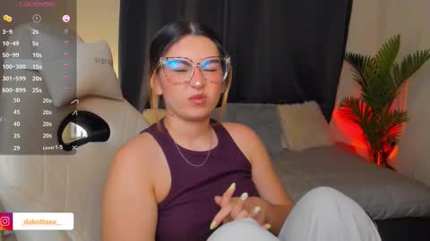 dakottaa__ online show from March 13, 12:50 am