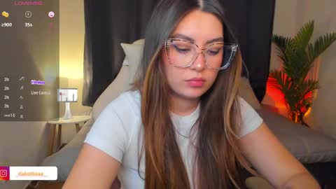 dakottaa__ online show from April 9, 11:43 pm