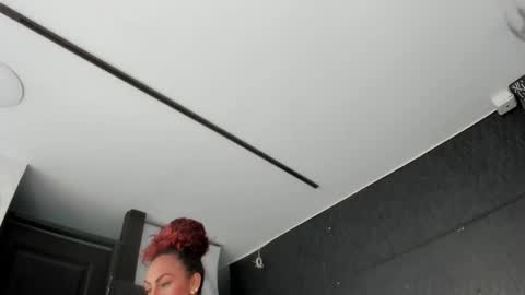 Snapshot of dalaymoore_ chatting on December 21, 8:49 pm Dalay online show from December 21, 8:49 pm