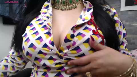 Snapshot of daliadubey chatting on April 23, 12:29 pm dalia dubey online show from April 23, 12:29 pm