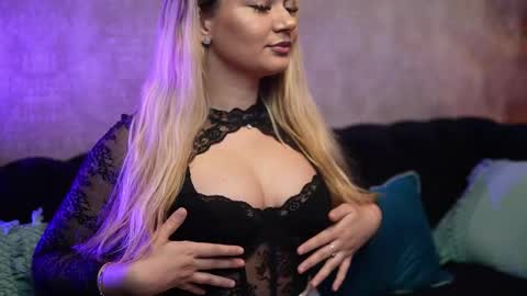  Dalia  online show from March 24, 8:03 pm