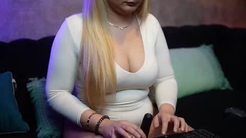  Dalia  online show from March 25, 8:04 pm