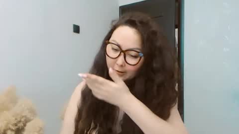 Snapshot of dalidayes chatting on June 15, 5:42 am Dali online show from June 15, 5:42 am