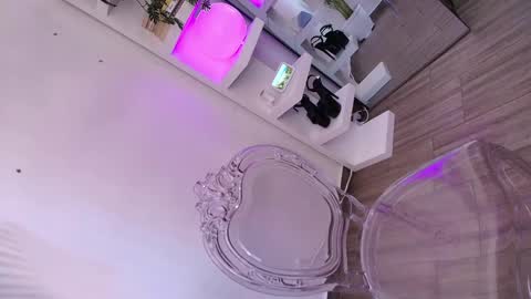 dalilathoms online show from April 20, 8:21 pm