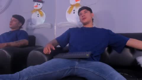 Snapshot of damian23_ chatting on January 5, 2:38 am DAMIAN online show from January 5, 2:38 am