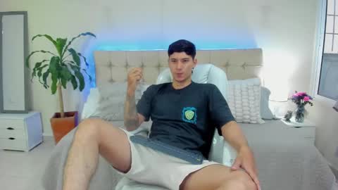 Snapshot of damian23_ chatting on January 11, 12:29 pm DAMIAN online show from January 11, 12:29 pm