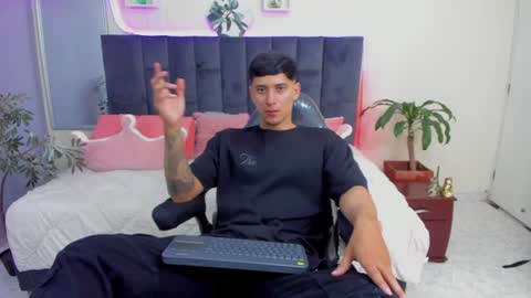 Snapshot of damian23_ chatting on January 12, 3:57 pm DAMIAN online show from January 12, 3:57 pm