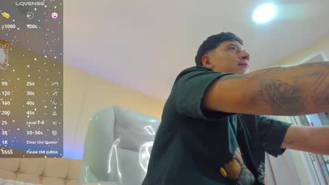 Snapshot of damian23_ chatting on January 16, 6:37 pm DAMIAN online show from January 16, 6:37 pm