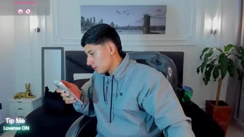 Snapshot of damian23_ chatting on November 5, 12:05 pm DAMIAN online show from November 5, 12:05 pm