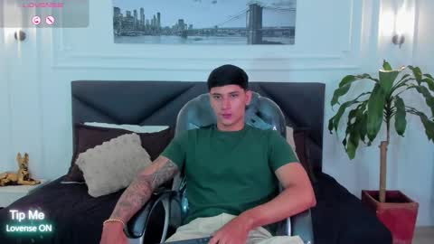 Snapshot of damian23_ chatting on November 10, 12:48 pm DAMIAN online show from November 10, 12:48 pm