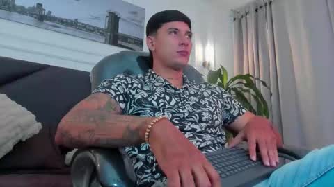 Snapshot of damian23_ chatting on November 11, 11:54 am DAMIAN online show from November 11, 11:54 am