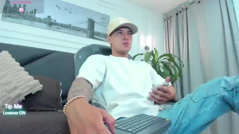 Snapshot of damian23_ chatting on November 12, 11:21 am DAMIAN online show from November 12, 11:21 am