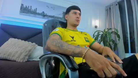 Snapshot of damian23_ chatting on December 3, 10:46 am DAMIAN online show from December 3, 10:46 am