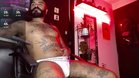 Snapshot of damian_darkside_ chatting on December 31, 5:11 am Damian online show from December 31, 5:11 am