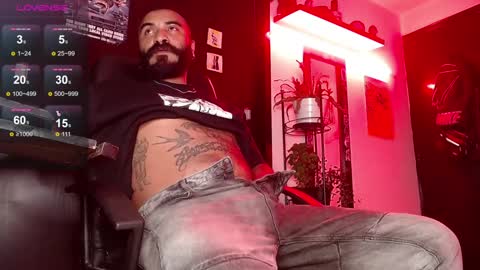 Snapshot of damian_darkside_ chatting on January 12, 2:35 am Damian online show from January 12, 2:35 am