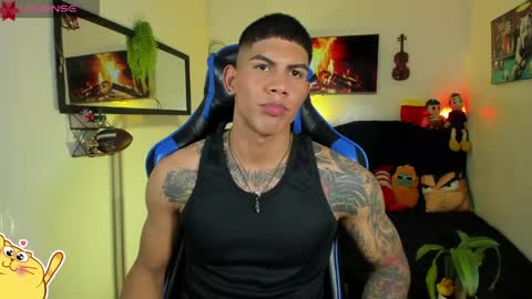 Snapshot of damian_latinxxx chatting on May 15, 7:54 pm Damian online show from May 15, 7:54 pm