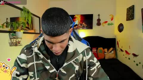 Snapshot of damian_latinxxx chatting on May 18, 3:02 am Damian online show from May 18, 3:02 am