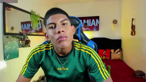 Snapshot of damian_latinxxx chatting on June 15, 3:20 am Damian online show from June 15, 3:20 am