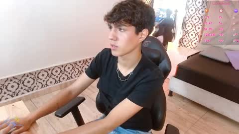 damian_tay online show from April 13, 11:37 am