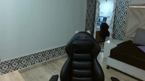 damian_tay online show from April 14, 11:38 am