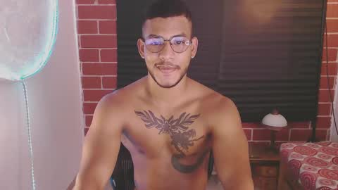 Snapshot of damiann_rees chatting on January 16, 5:33 pm instagram damiannreed. online show from January 16, 5:33 pm