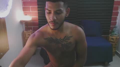 Snapshot of damiann_rees chatting on February 5, 11:06 pm instagram damiannreed. online show from February 5, 11:06 pm