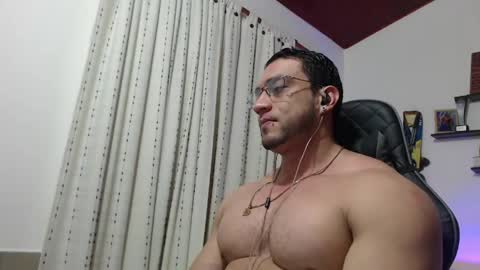 Snapshot of damiannstonexxx chatting on May 19, 2:40 am Danny online show from May 19, 2:40 am