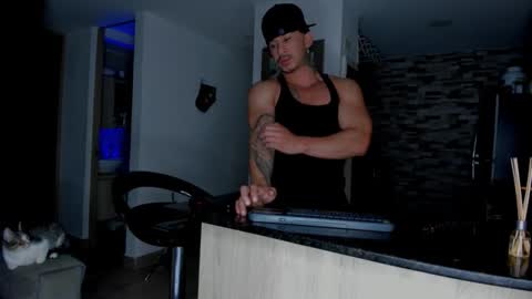 Snapshot of dammianmilleroficial chatting on December 17, 11:11 pm INSTAGRAM DAMMIANMILLEROFICIAL online show from December 17, 11:11 pm