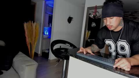 Snapshot of dammianmilleroficial chatting on December 21, 10:39 pm INSTAGRAM DAMMIANMILLEROFICIAL online show from December 21, 10:39 pm