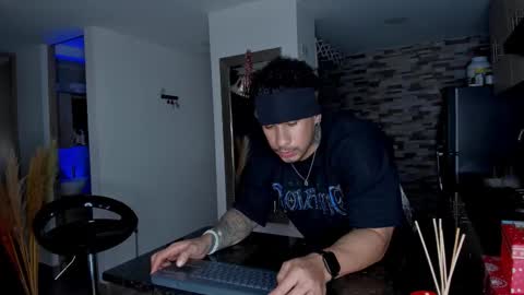 Snapshot of dammianmilleroficial chatting on December 22, 9:34 pm INSTAGRAM DAMMIANMILLEROFICIAL online show from December 22, 9:34 pm