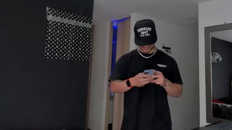 Snapshot of dammianmilleroficial chatting on January 5, 5:27 pm INSTAGRAM DAMMIANMILLEROFICIAL online show from January 5, 5:27 pm