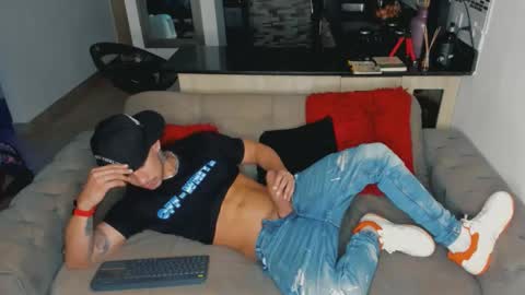 Snapshot of dammianmilleroficial chatting on January 18, 6:39 am INSTAGRAM DAMMIANMILLEROFICIAL online show from January 18, 6:39 am