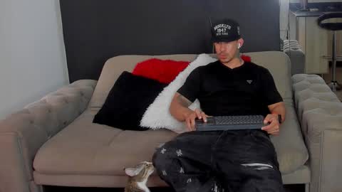 Snapshot of dammianmilleroficial chatting on February 1, 5:00 pm INSTAGRAM DAMMIANMILLEROFICIAL online show from February 1, 5:00 pm