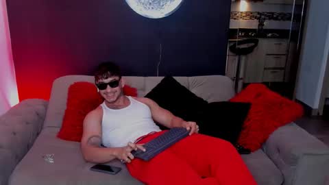 Snapshot of dammianmilleroficial chatting on February 2, 11:25 pm INSTAGRAM DAMMIANMILLEROFICIAL online show from February 2, 11:25 pm