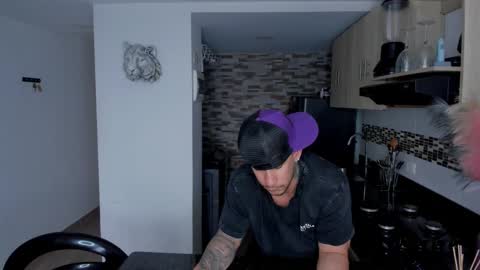 Snapshot of dammianmilleroficial chatting on February 6, 1:58 pm INSTAGRAM DAMMIANMILLEROFICIAL online show from February 6, 1:58 pm