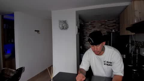 Snapshot of dammianmilleroficial chatting on February 8, 4:10 pm INSTAGRAM DAMMIANMILLEROFICIAL online show from February 8, 4:10 pm