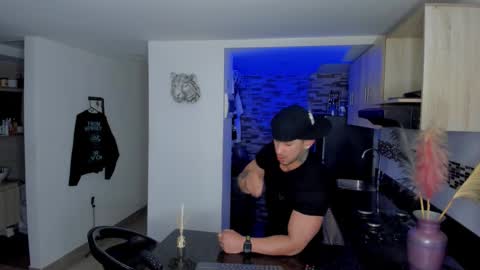 Snapshot of dammianmilleroficial chatting on February 17, 2:19 am INSTAGRAM DAMMIANMILLEROFICIAL online show from February 17, 2:19 am