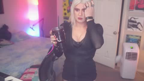 Snapshot of damngina39 chatting on October 5, 6:23 am damngina39 online show from October 5, 6:23 am