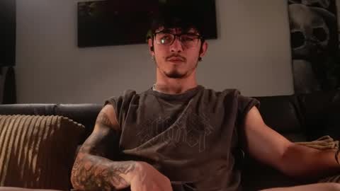 insta damn8   ---         -----  online show from April 7, 11:37 pm