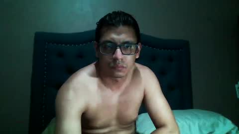 Snapshot of damnsexy0102 chatting on December 5, 7:27 am DamnSexy0102 online show from December 5, 7:27 am