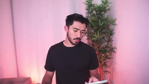 Snapshot of damon_frost chatting on November 18, 12:05 am damon_frost online show from November 18, 12:05 am