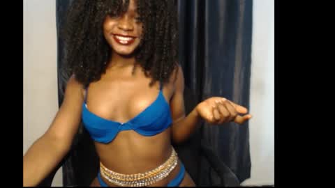 Snapshot of damsel8 chatting on December 21, 5:53 pm leah online show from December 21, 5:53 pm