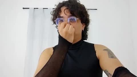 Snapshot of dan_blous chatting on February 3, 2:53 am Diane Blosson online show from February 3, 2:53 am