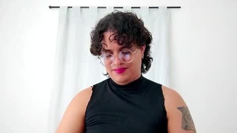 Snapshot of dan_blous chatting on February 5, 12:59 am Diane Blosson online show from February 5, 12:59 am