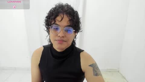 Snapshot of dan_blous chatting on February 12, 12:05 am Diane Blosson online show from February 12, 12:05 am