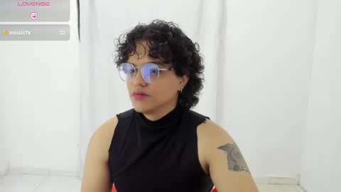 Snapshot of dan_blous chatting on February 13, 1:45 am Diane Blosson online show from February 13, 1:45 am