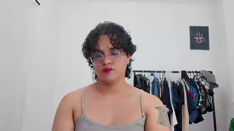 Snapshot of dan_blous chatting on February 28, 1:06 am Diane Blosson online show from February 28, 1:06 am