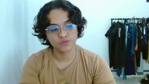 Snapshot of dan_blous chatting on June 18, 12:00 am Diane Blosson online show from June 18, 12:00 am