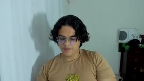 Snapshot of dan_blous chatting on July 3, 9:32 pm Diane Blosson online show from July 3, 9:32 pm