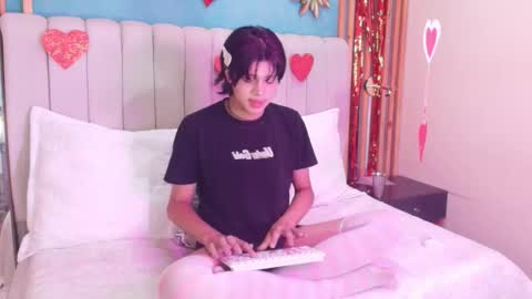 D A N online show from February 13, 7:43 pm